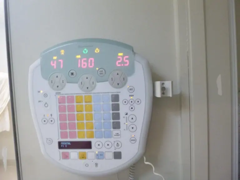 2012 Shimadzu Rad room with Konica DR, photo 4