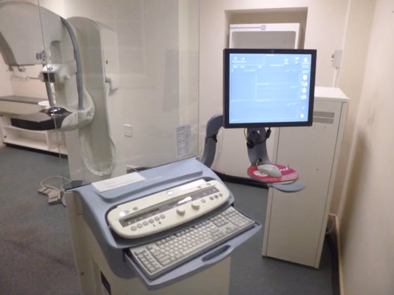 2009 GE Senographe Essentials – Digital Mammography unit, photo 9