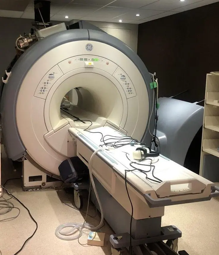 2011 GE 1.5T HDe MRI, photo 1