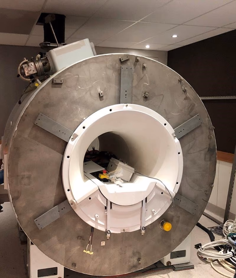 2011 GE 1.5T HDe MRI, photo 10