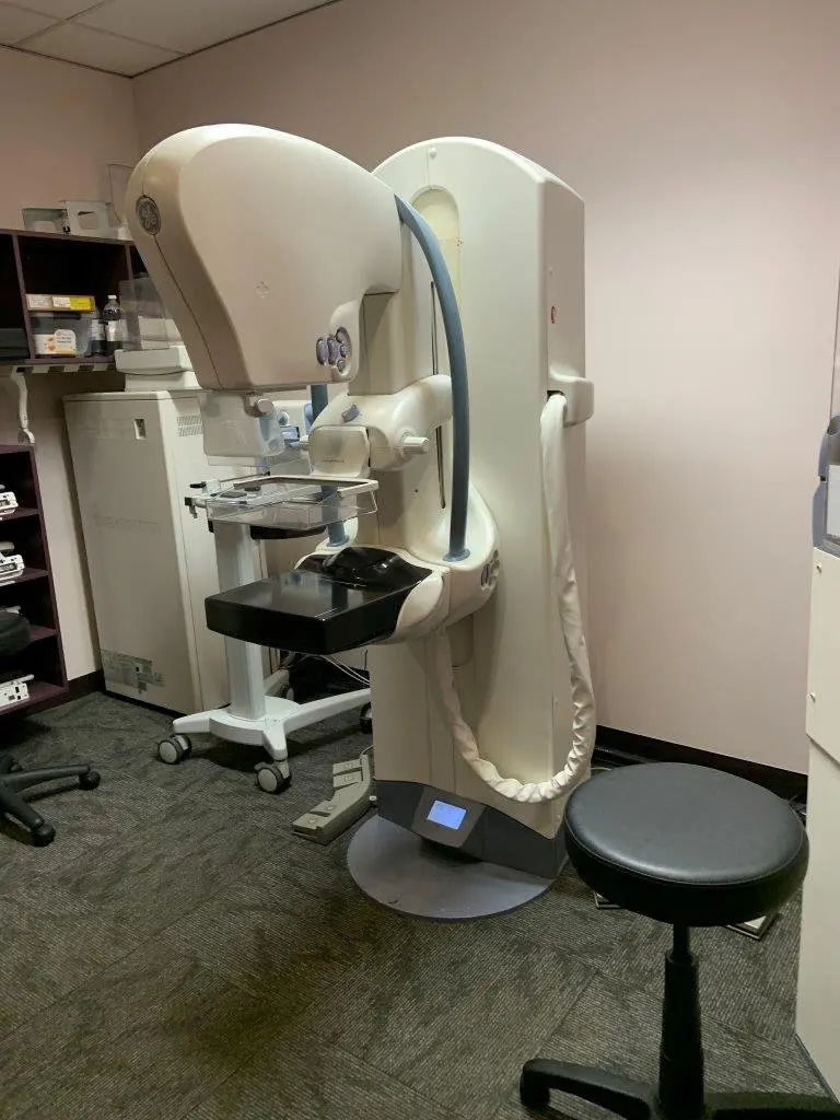 2010 GE Seno Essentials Mammography with Tomo, photo 1