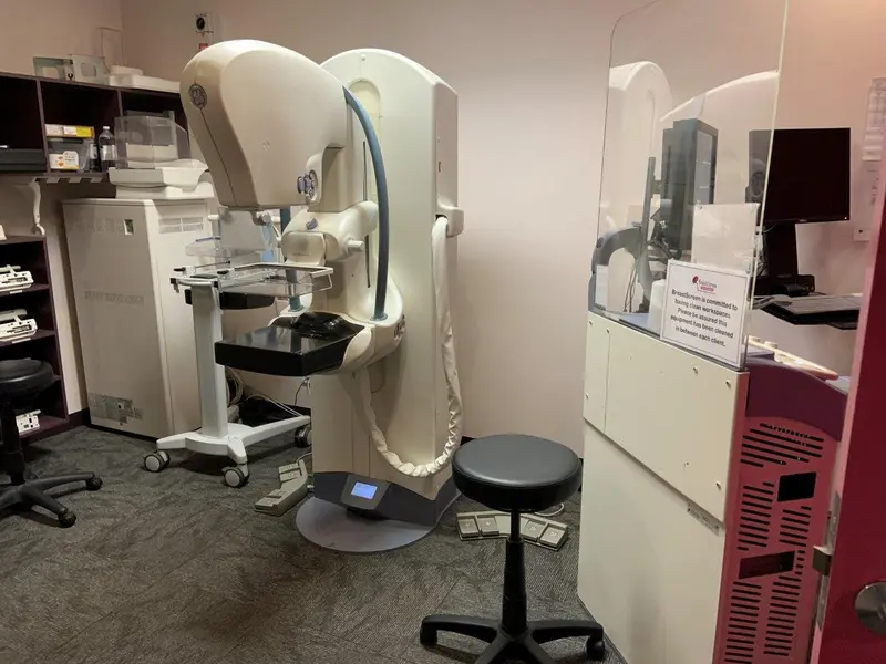 2010 GE Seno Essentials Mammography with Tomo, photo 2