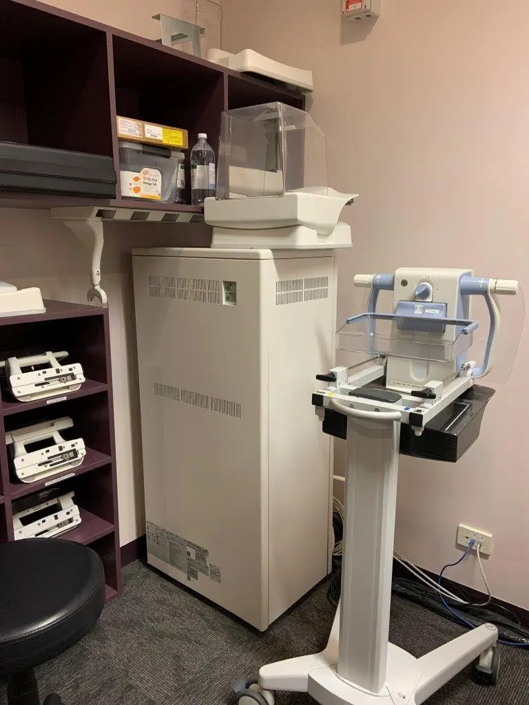 2010 GE Seno Essentials Mammography with Tomo, photo 3