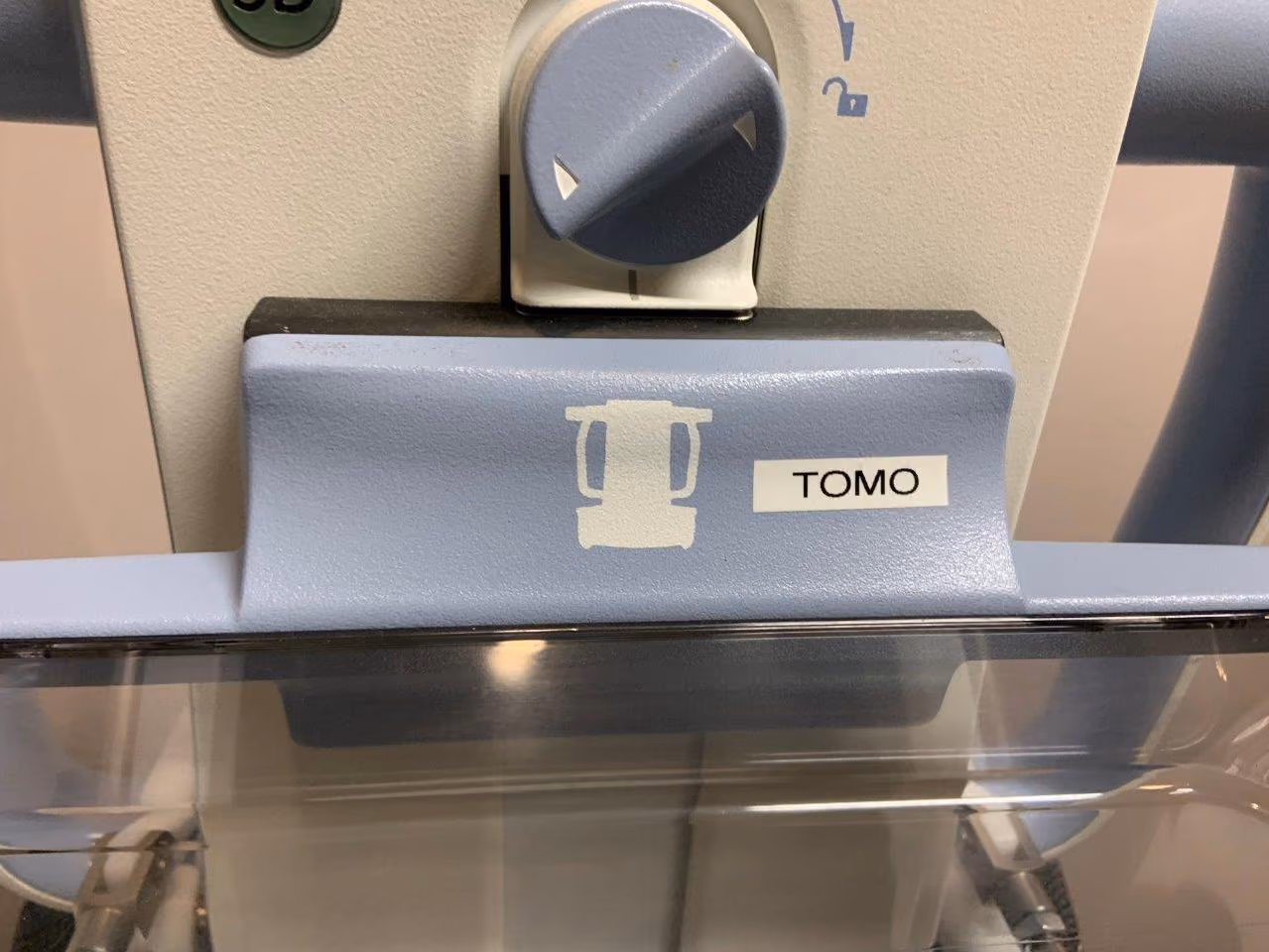 2010 GE Seno Essentials Mammography with Tomo, photo 5