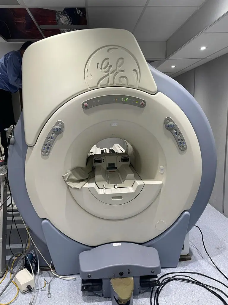 2003 GE 1.5T HDx MRI, photo 1
