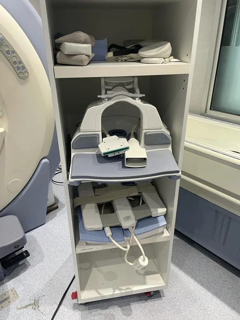 2003 GE 1.5T HDx MRI, photo 4