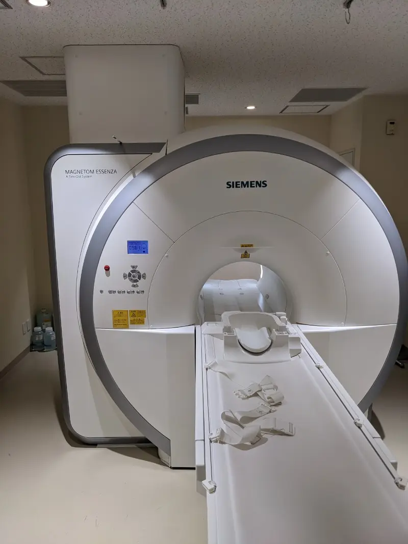 2017 Siemens Essenza 1.5T MRI, photo 2
