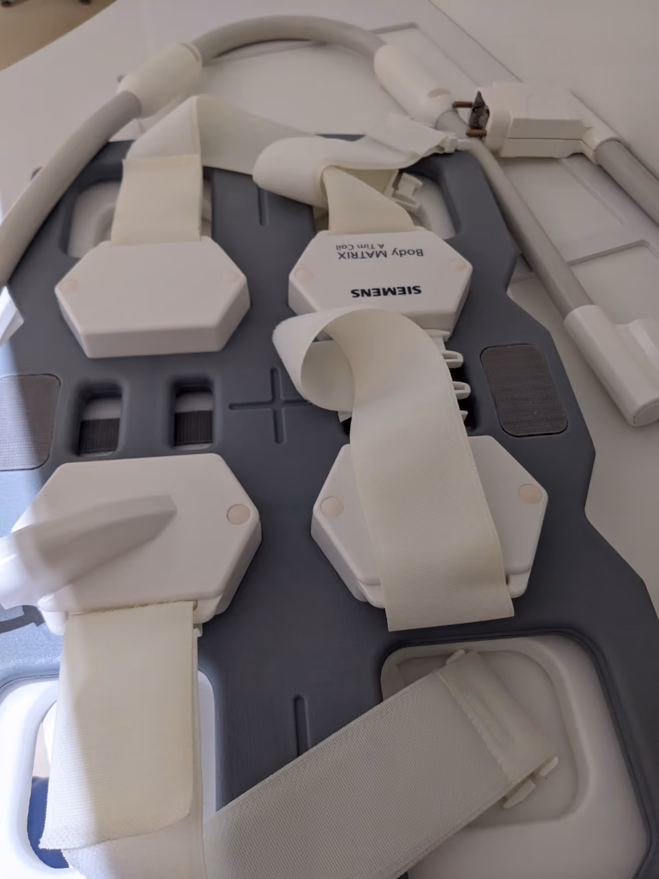 2017 Siemens Essenza 1.5T MRI, photo 5